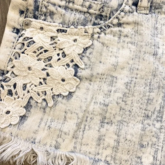 Woman Jean Boho Shorts - Picture 4 of 7